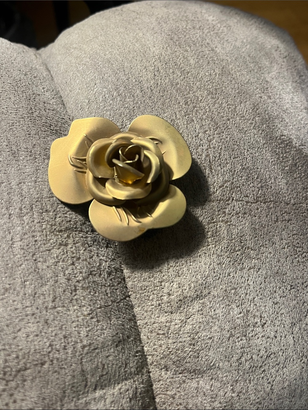 Metal Gold Flower Brooch Pin - Elegant Rose Design 1969